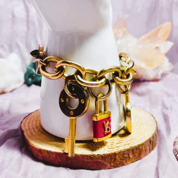 Vintage Victory Secret Lock, Key, Purse, Heart Charm Toggle Bracelet - Picture 6 of 8